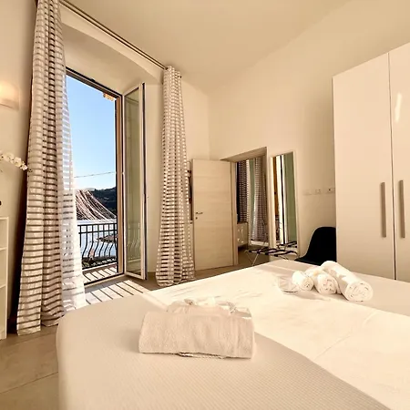 Gold, Sea View, With Private Garage Lejlighed *